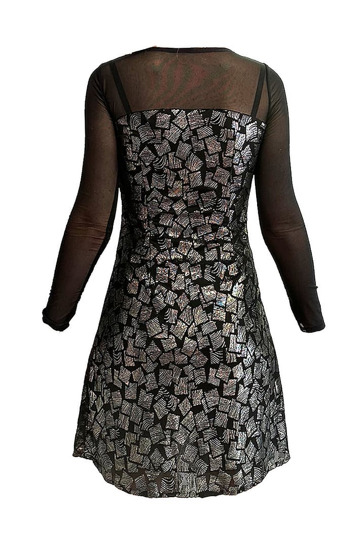 Vestido gasa dorado.