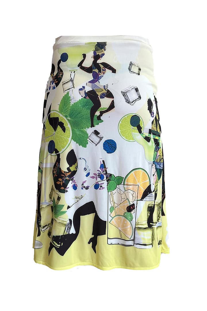 Fotografía de la falda larga donde hay motivos de frescura y de africanas.