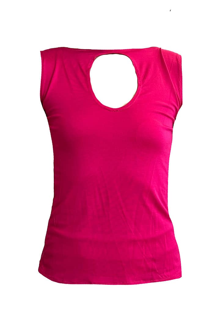 Fotografía de un top de color fucsia.