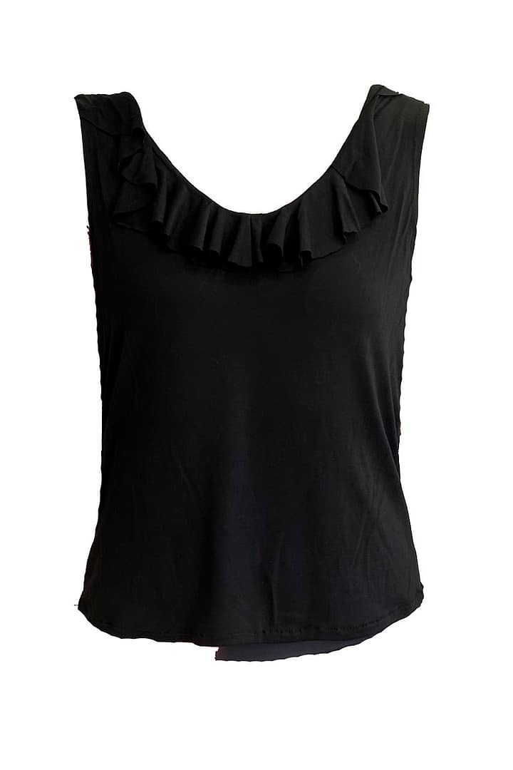 Fotografía de un top con volantes de color negro.